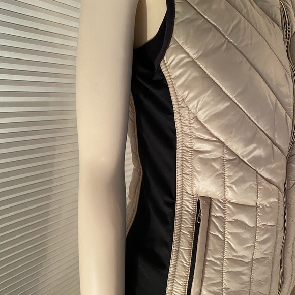 Workshop Republic Nylon Vest - Picture 10 of 11